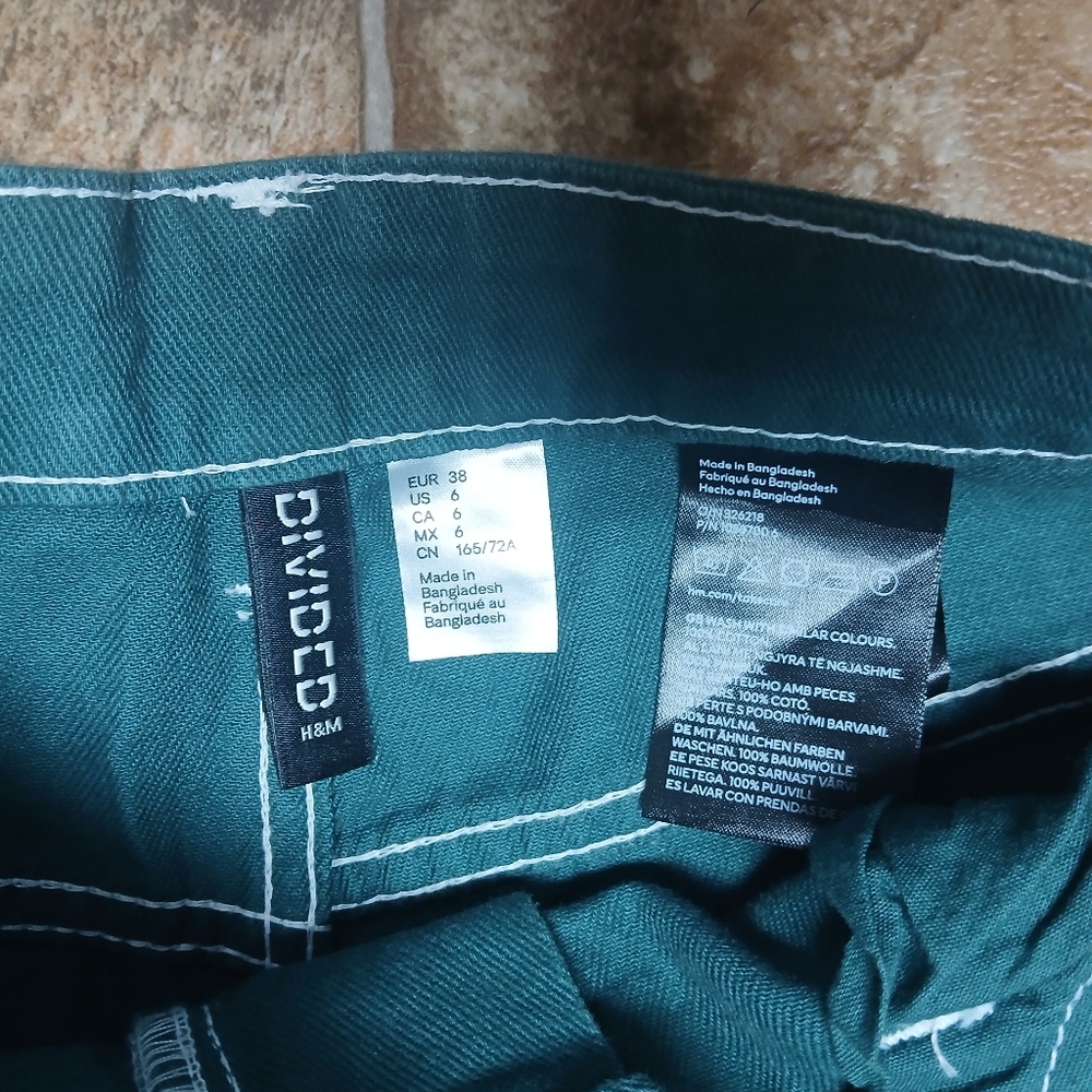 NWT H&M Divided Teal Green Wide Leg Cargo Pants with White Stitching Size 6 - Picture 3 of 5